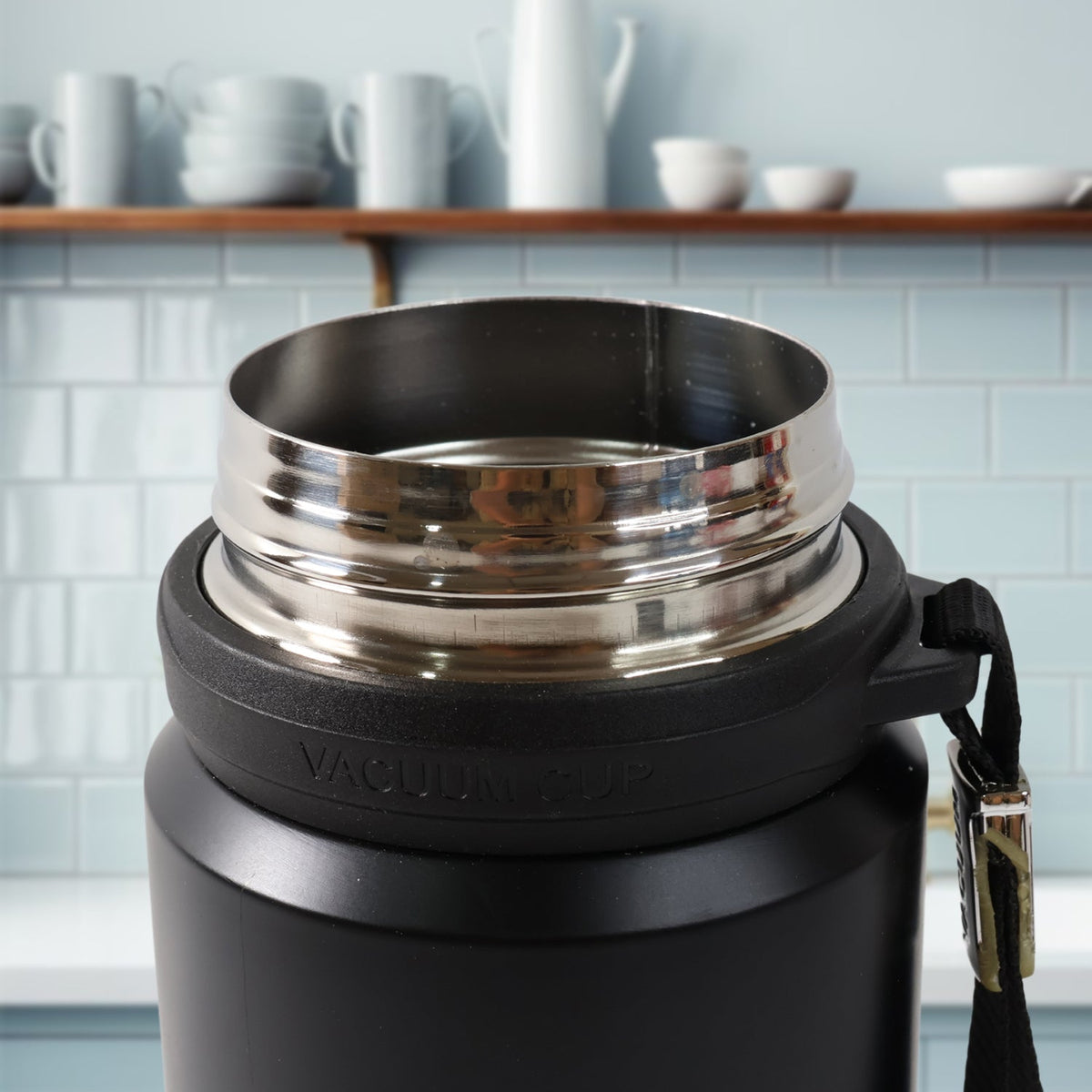 Stainless Steel Insulated Vacuum Bottle (600ml)