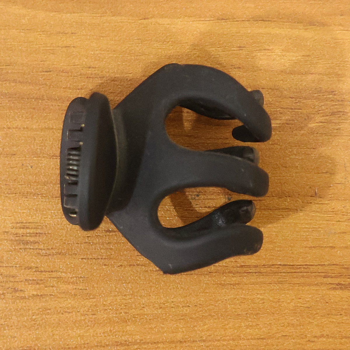 Stylish Matte Finish Hair Claw Clip (1 Pc)