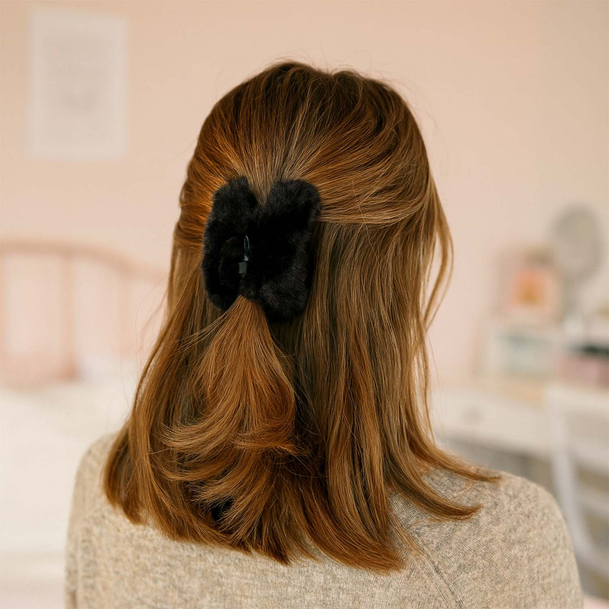 Big-Size Soft Faux Fur Hair Claw Clips (1 Pc)