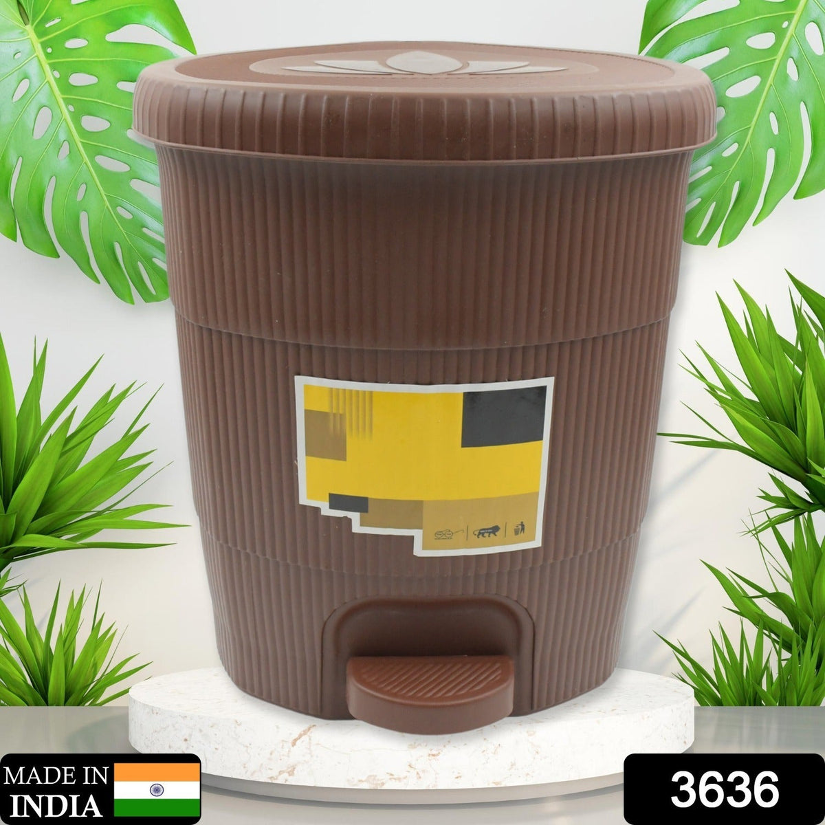 Mini Plastic Pedal Dustbin for Kitchen, Office & Car Use (1 PC)
