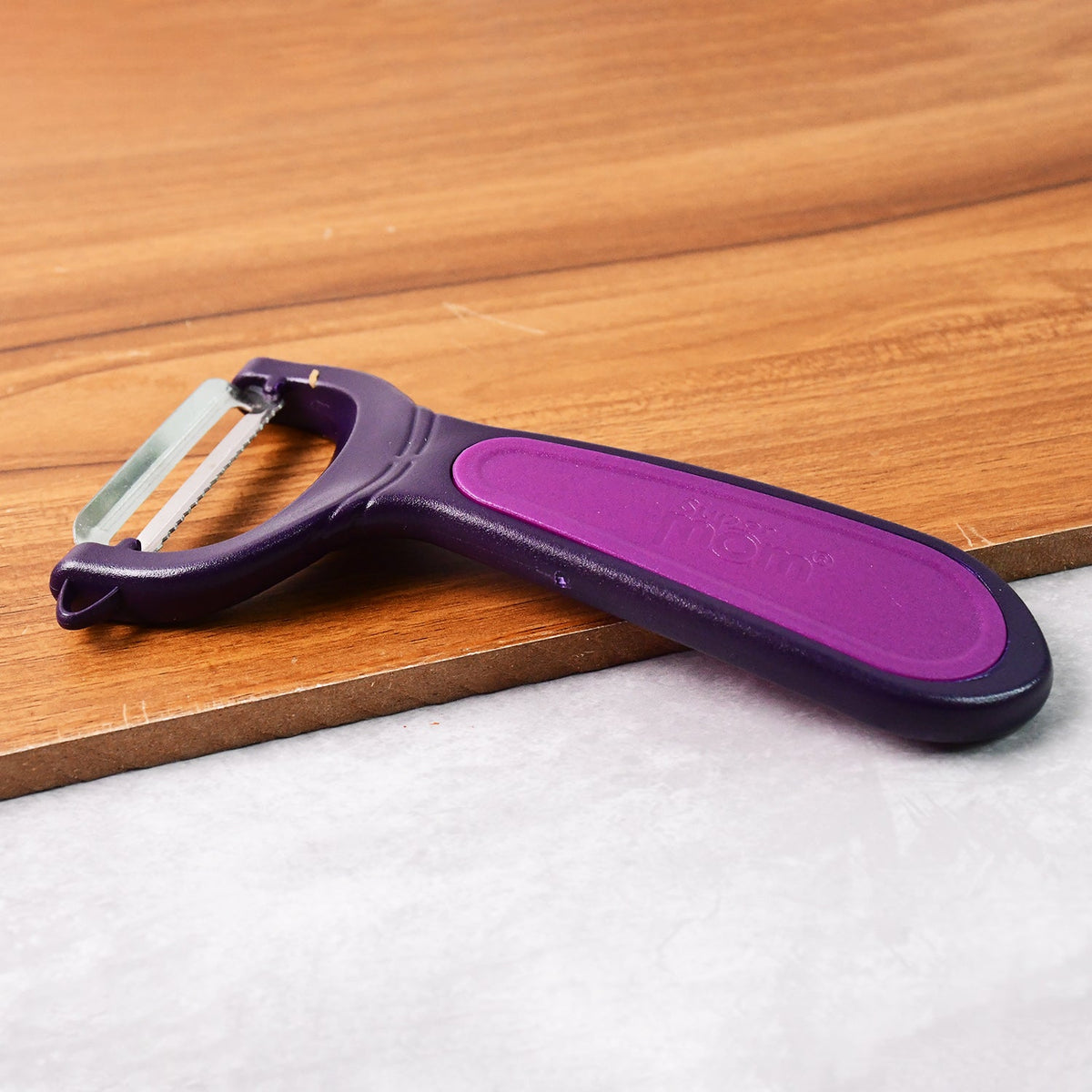 Supermom Dual Tone Peeler with Ultra Sharp Stainless Steel Blade (1 Pc)
